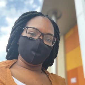 Meet your Posher, Monique